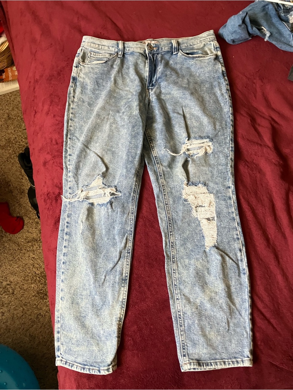 Women’s Light Blue Distressed Jeans - Classic Ripped Denim